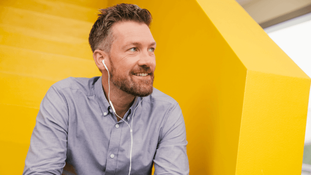 man with headphones in listening to portuguese podcasts