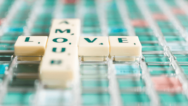 Scrabble letters spelling 'amour' and 'love'