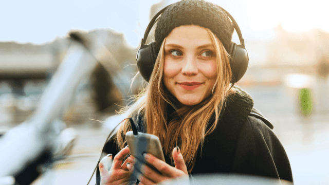 Young woman listening to the best Swedish podcasts
